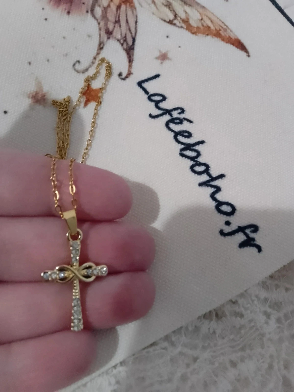Collar de cruz de acero inoxidable dorado con zircones – photo 2